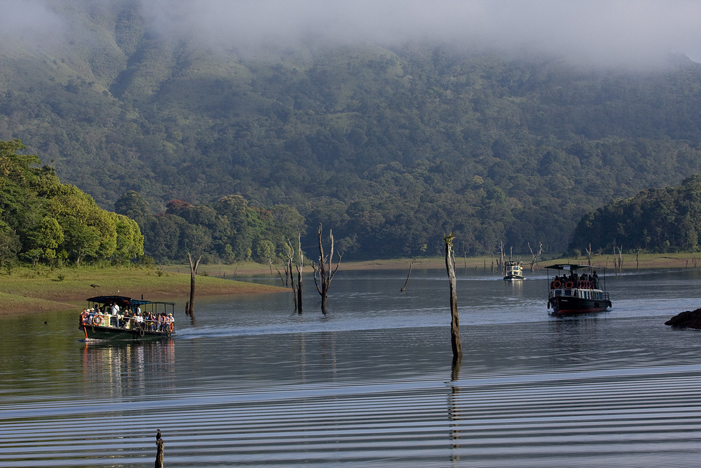 thekkady boating2